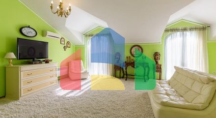 Дом на трех уровнях с тремя спальнями, 176 м², Ластва Дом на трех уровнях с тремя спальнями, 176 м², Ластва