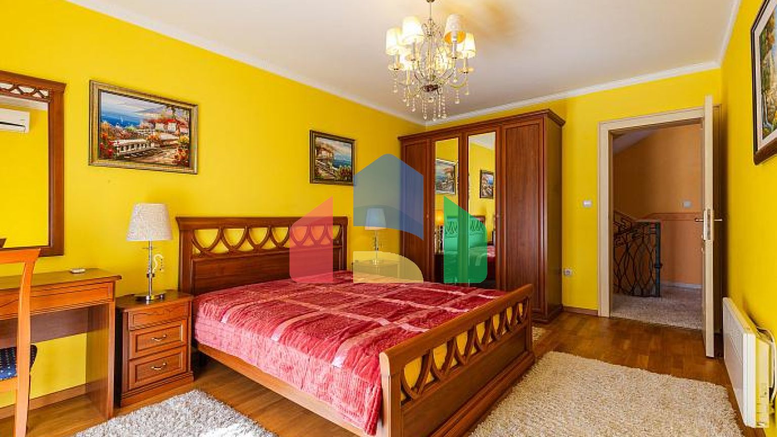 Дом на трех уровнях с тремя спальнями, 176 м², Ластва