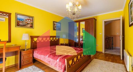 Дом на трех уровнях с тремя спальнями, 176 м², Ластва Дом на трех уровнях с тремя спальнями, 176 м², Ластва