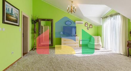 Дом на трех уровнях с тремя спальнями, 176 м², Ластва Дом на трех уровнях с тремя спальнями, 176 м², Ластва