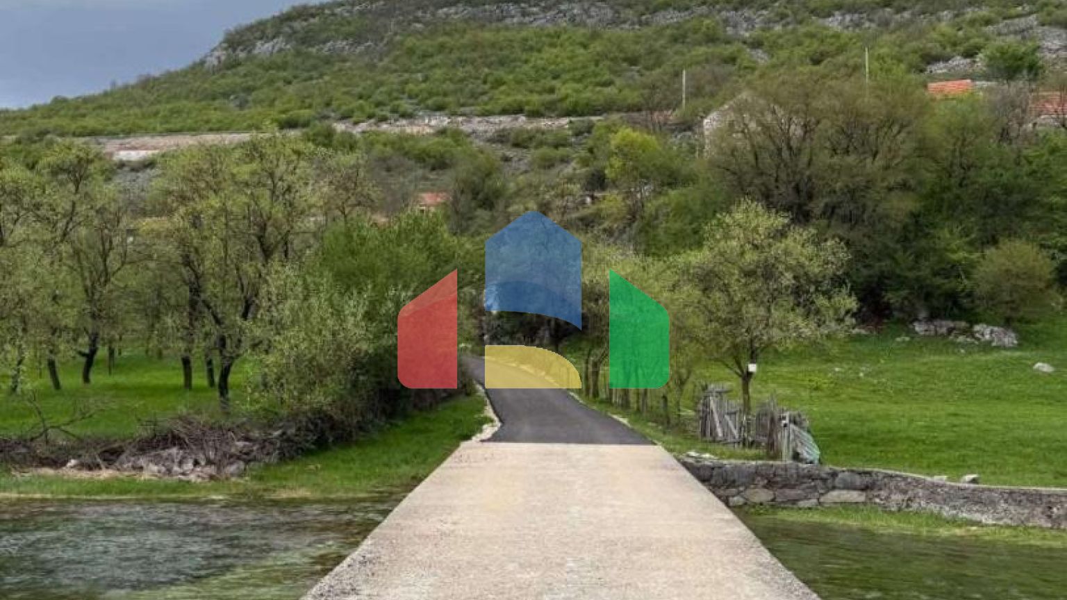 Легальный каменный дом с участком в тихом поселке возле Никшича