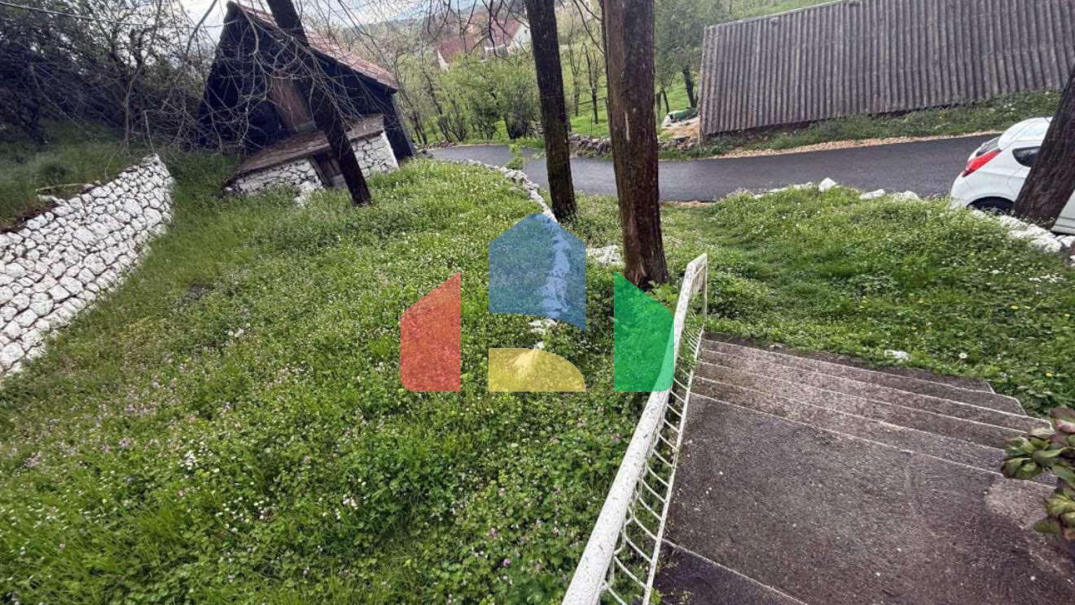 Легальный каменный дом с участком в тихом поселке возле Никшича