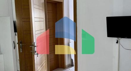 Квартира с 3 спальнями в 50 метрах от моря в Петроваце.