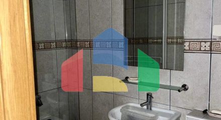 Квартира с 3 спальнями в 50 метрах от моря в Петроваце.