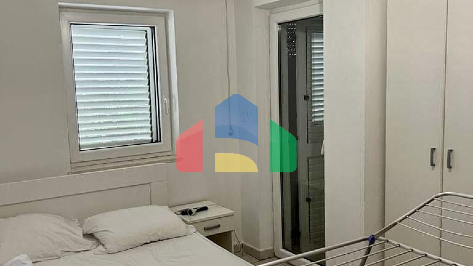 Квартира с 3 спальнями в 50 метрах от моря в Петроваце.