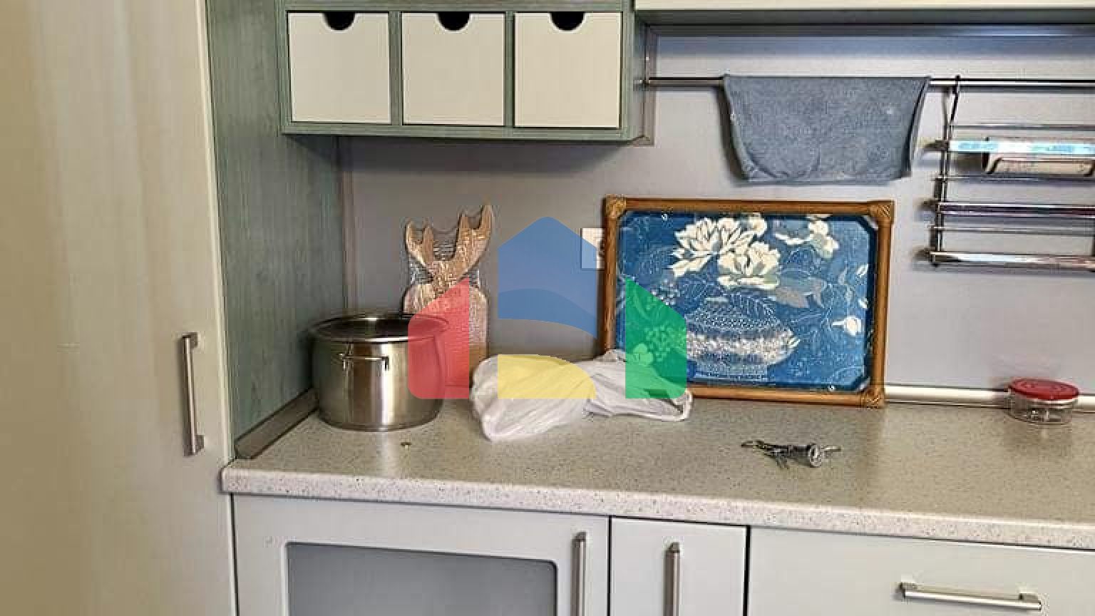 Квартира с 3 спальнями в 50 метрах от моря в Петроваце.