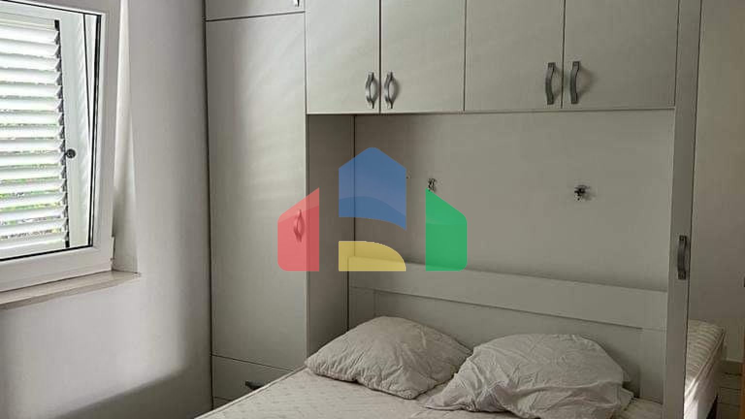 Квартира с 3 спальнями в 50 метрах от моря в Петроваце.