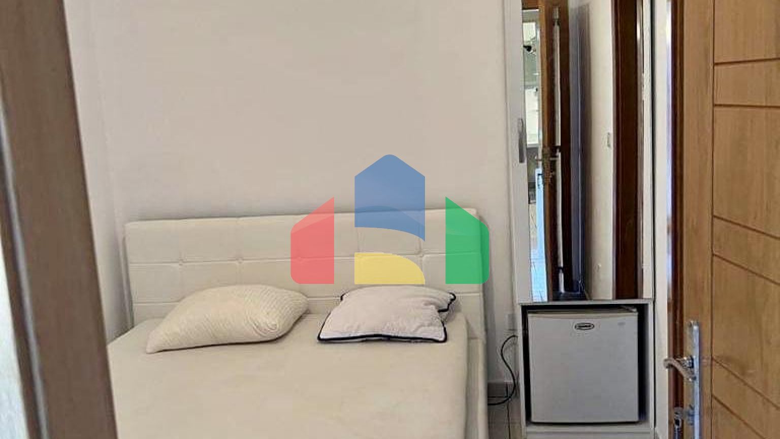 Квартира с 3 спальнями в 50 метрах от моря в Петроваце.