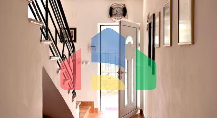 Трехэтажный дом в Петроваце