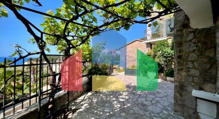 Трехэтажный дом в Петроваце