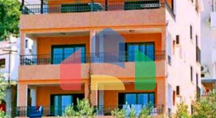 Hotel with 12 apartments in Petrovac