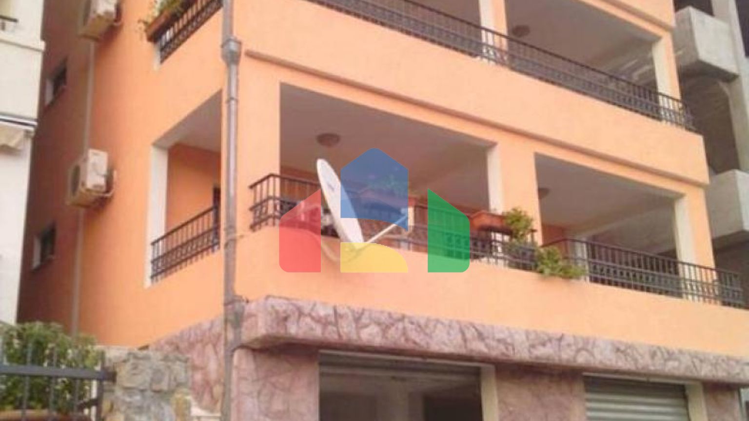 Отель на 12 апартаментов в Петроваце