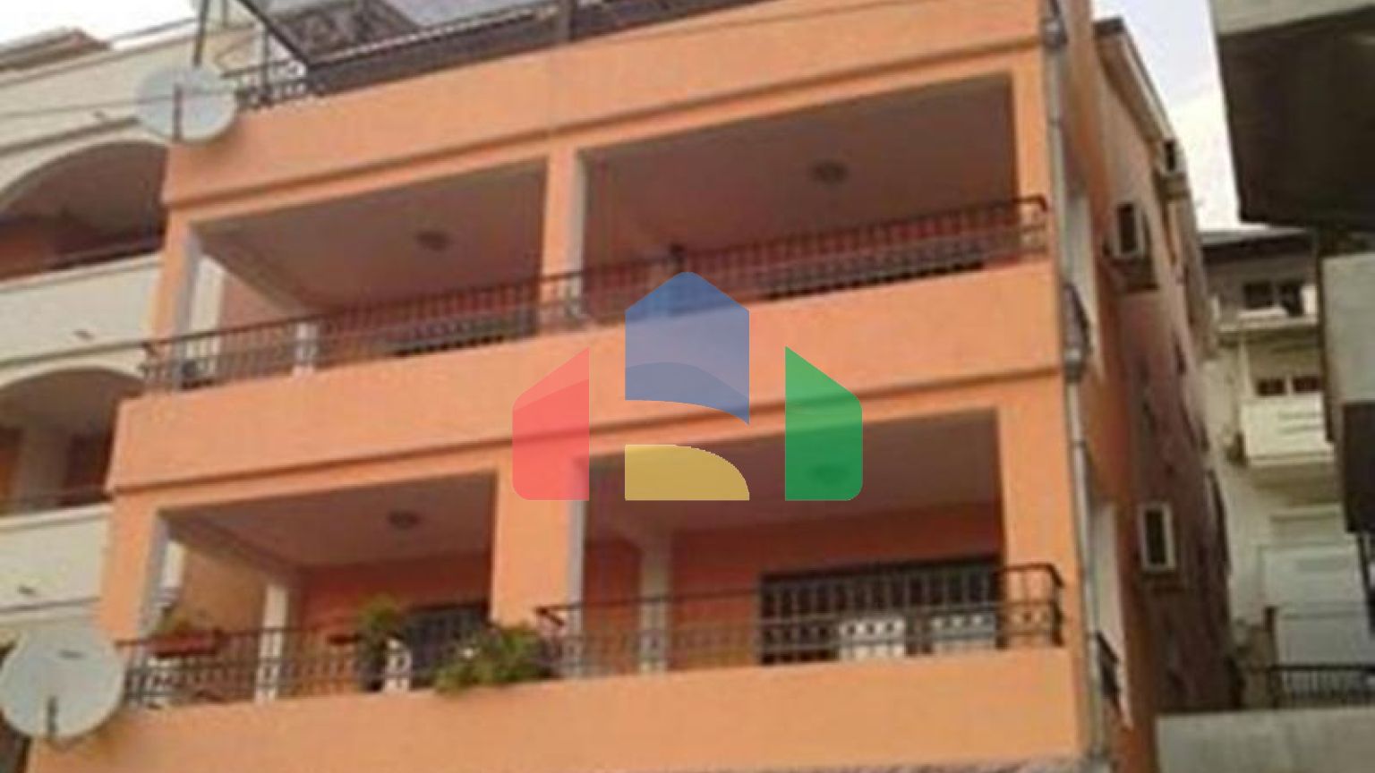 Отель на 12 апартаментов в Петроваце