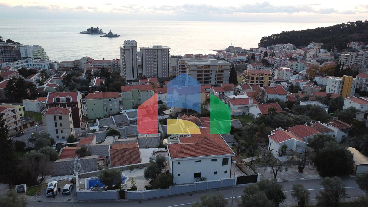 Продажа виллы с бассейном в Петроваце