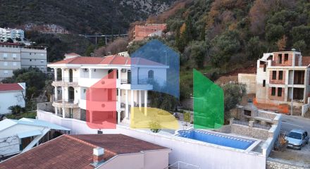 Продажа виллы с бассейном в Петроваце