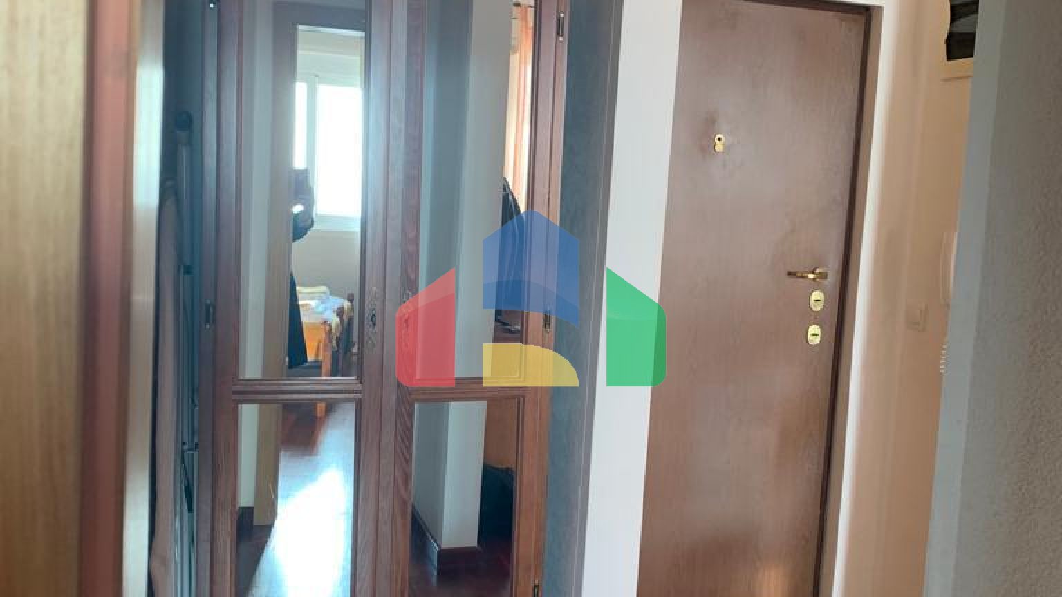 Квартира в Петроваце с большой террасой и видом на море.