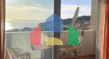 Квартира в Петроваце с большой террасой и видом на море. Квартира в Петроваце с большой террасой и видом на море.