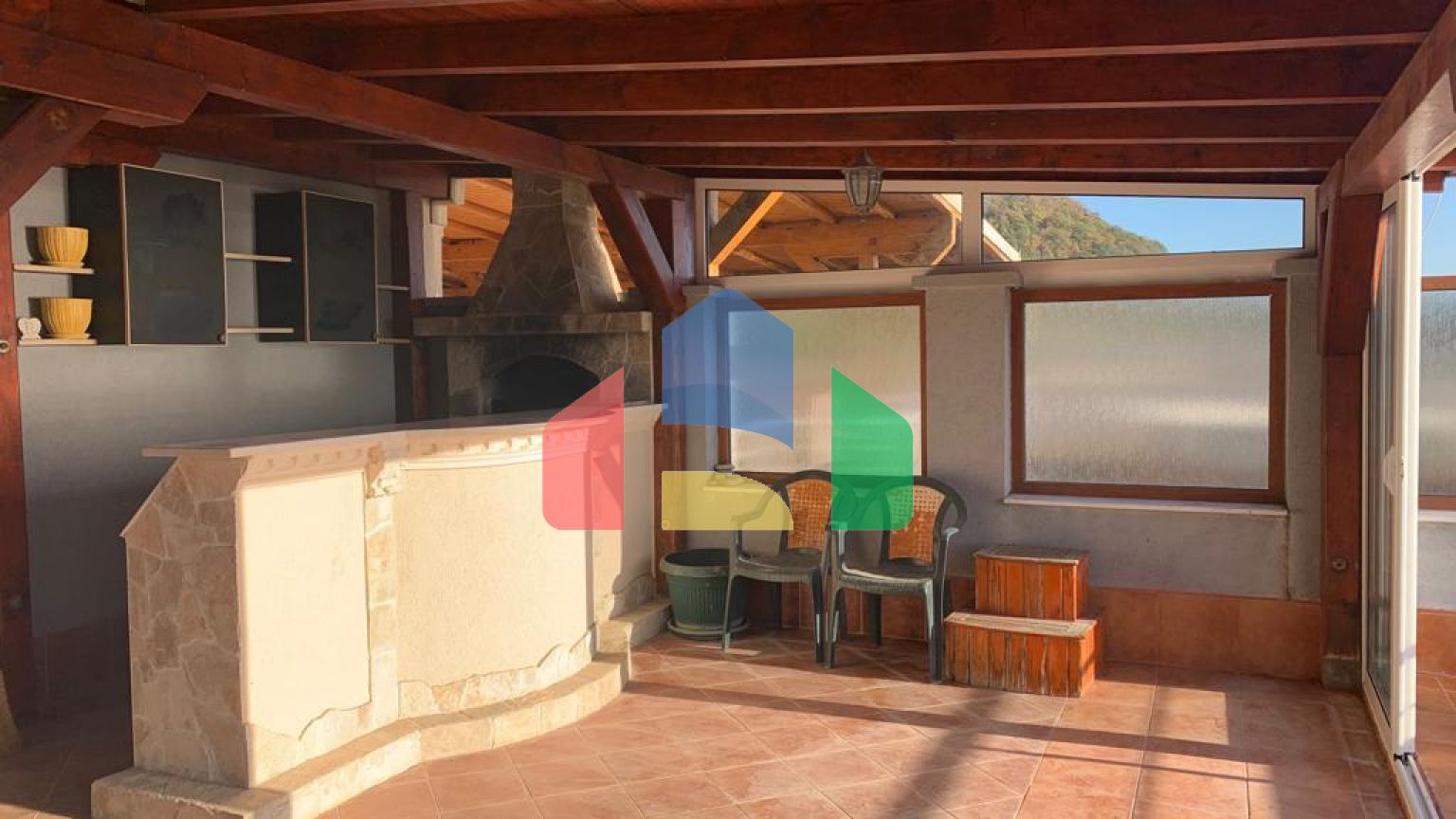 Квартира в Петроваце с большой террасой и видом на море.