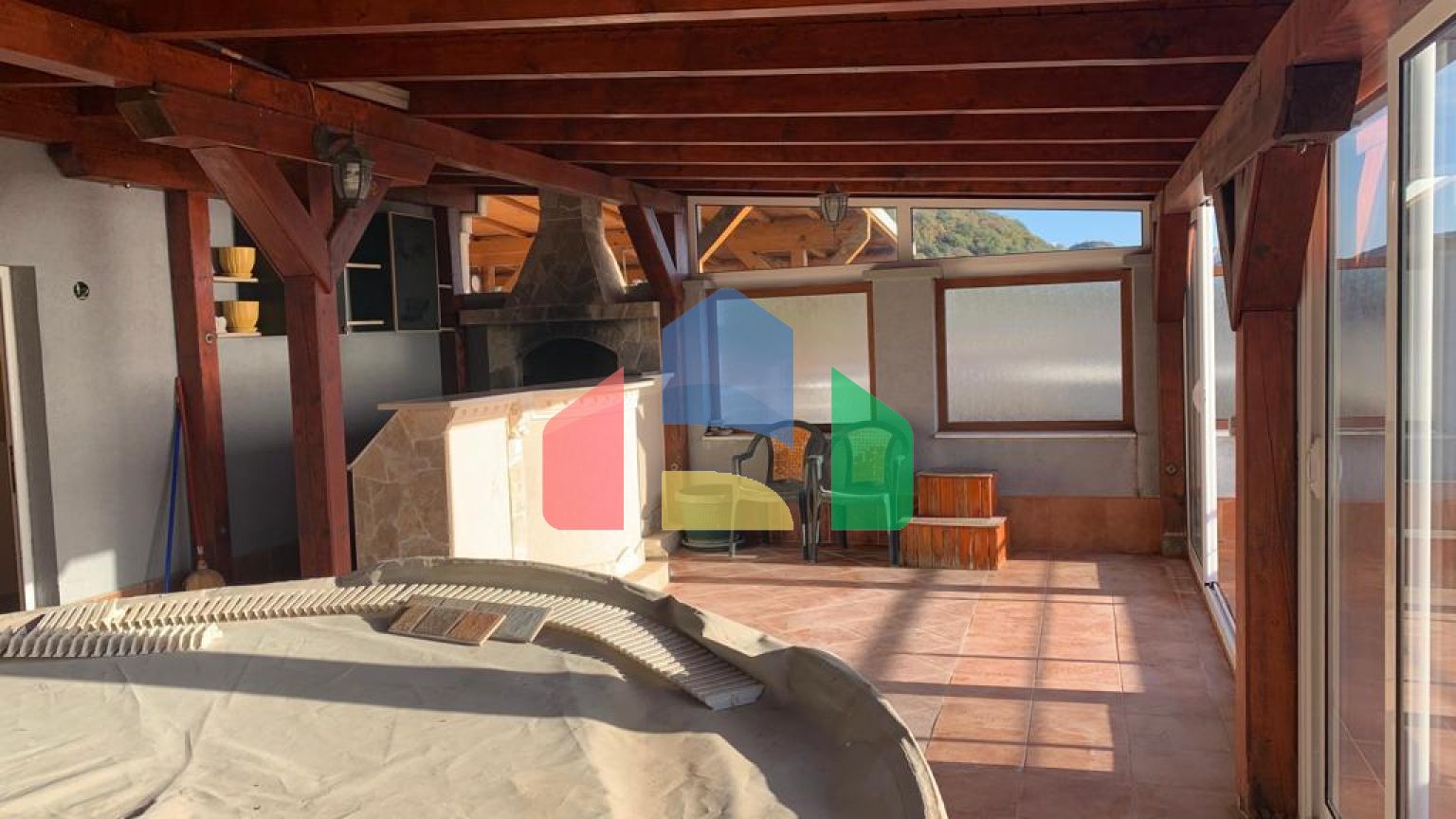 Квартира в Петроваце с большой террасой и видом на море.