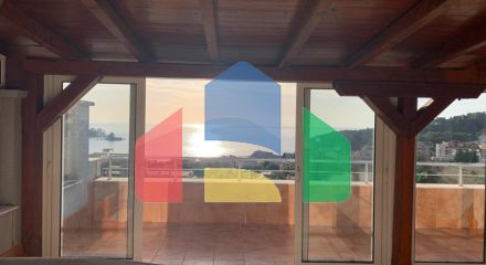 Квартира в Петроваце с большой террасой и видом на море. Квартира в Петроваце с большой террасой и видом на море.