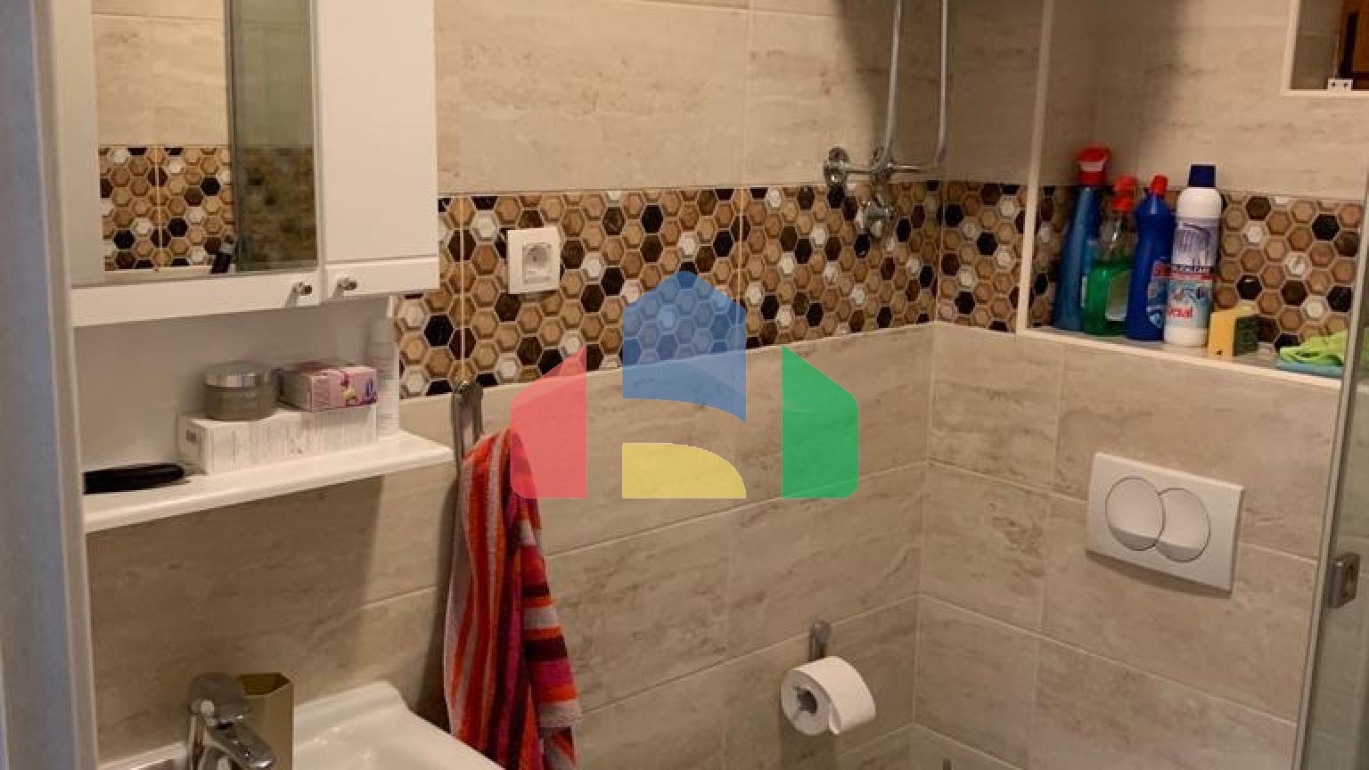 Две квартиры с с отдельными спальнями в малоквартирном доме в Петроваце.