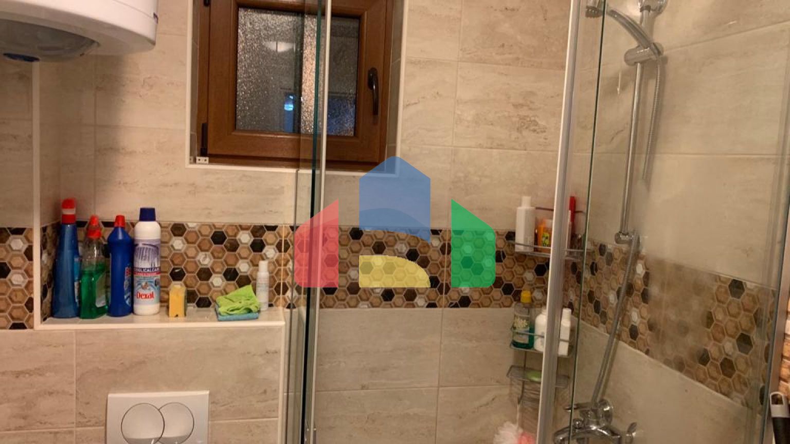 Две квартиры с с отдельными спальнями в малоквартирном доме в Петроваце.