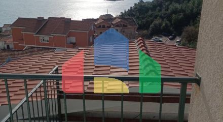 Две квартиры типа дуплекс в Петроваце с видом на море. Две квартиры типа дуплекс в Петроваце с видом на море.