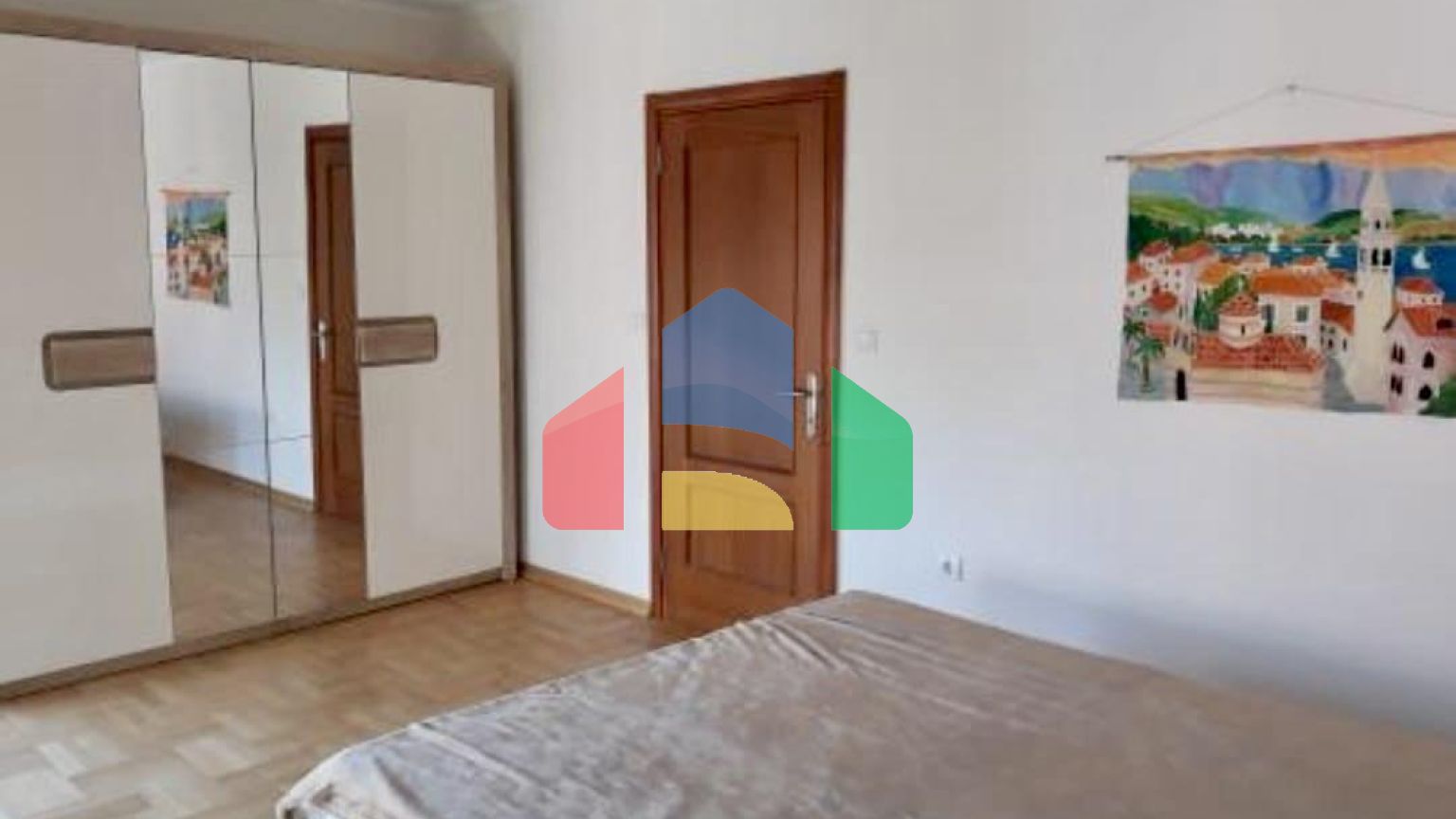 Дуплекс с 4 спальнями и видом на море в Петроваце