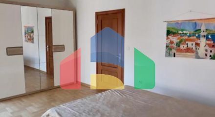 Дуплекс с 4 спальнями и видом на море в Петроваце