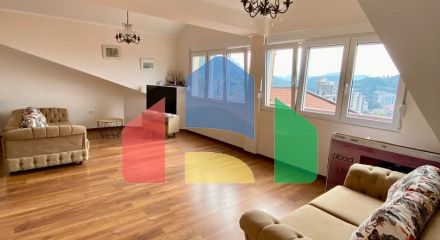 Дуплекс с 4 спальнями и видом на море в Петроваце