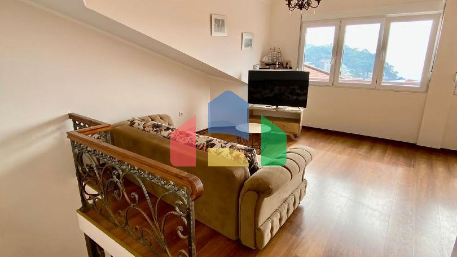 Дуплекс с 4 спальнями и видом на море в Петроваце