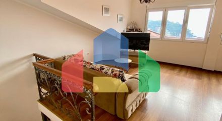 Дуплекс с 4 спальнями и видом на море в Петроваце