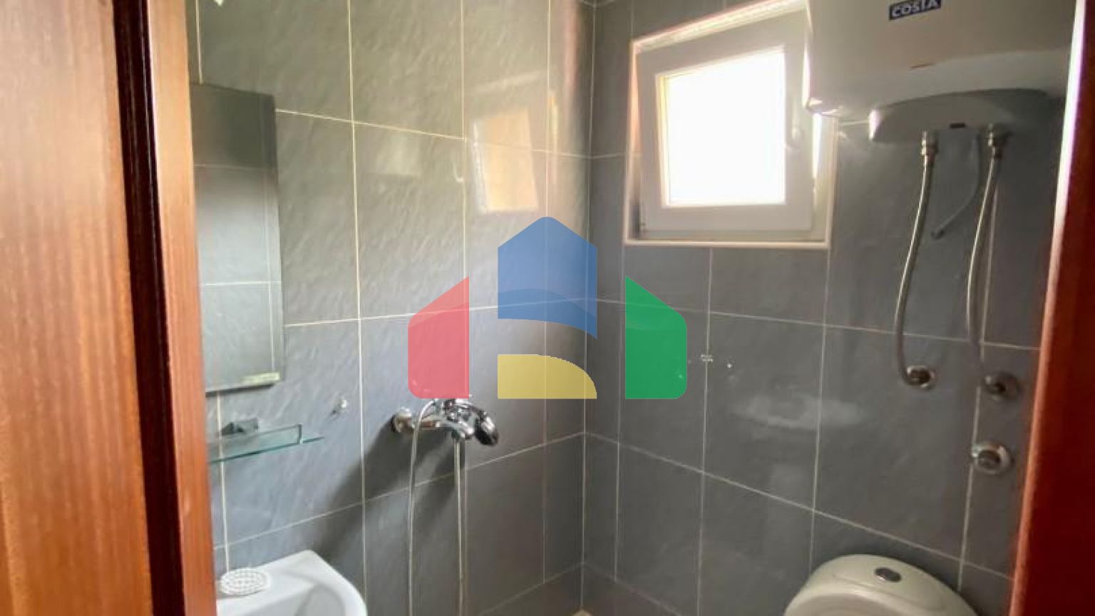 Дуплекс с 4 спальнями и видом на море в Петроваце