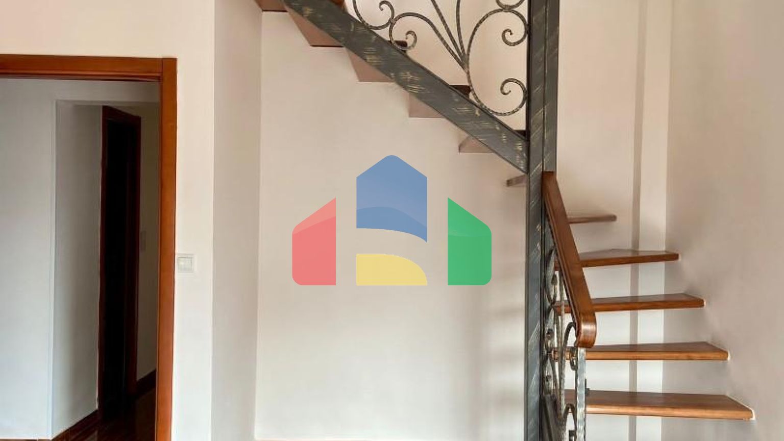 Дуплекс с 4 спальнями и видом на море в Петроваце