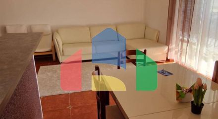 Квартира с 3 спальнями и собственным зелёным двориком с видом на море в Петроваце Квартира с 3 спальнями и собственным зелёным двориком с видом на море в Петроваце