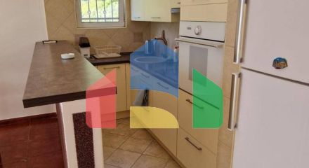 Квартира с 3 спальнями и собственным зелёным двориком с видом на море в Петроваце Квартира с 3 спальнями и собственным зелёным двориком с видом на море в Петроваце