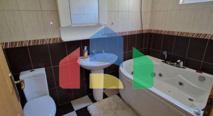 Квартира с 3 спальнями и собственным зелёным двориком с видом на море в Петроваце Квартира с 3 спальнями и собственным зелёным двориком с видом на море в Петроваце