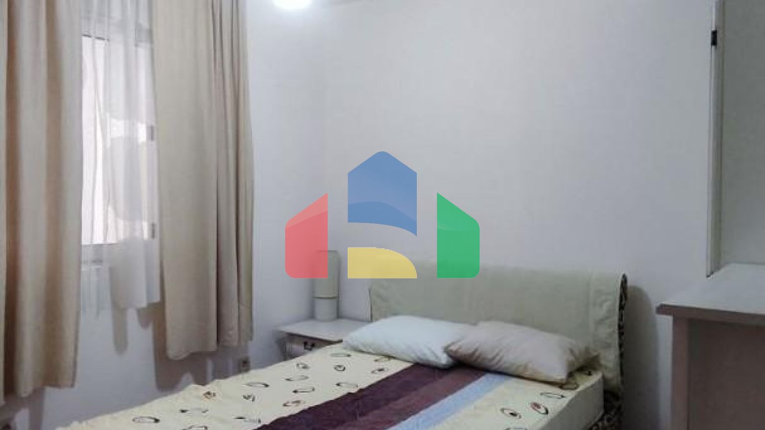 Квартира с 3 спальнями и собственным зелёным двориком с видом на море в Петроваце