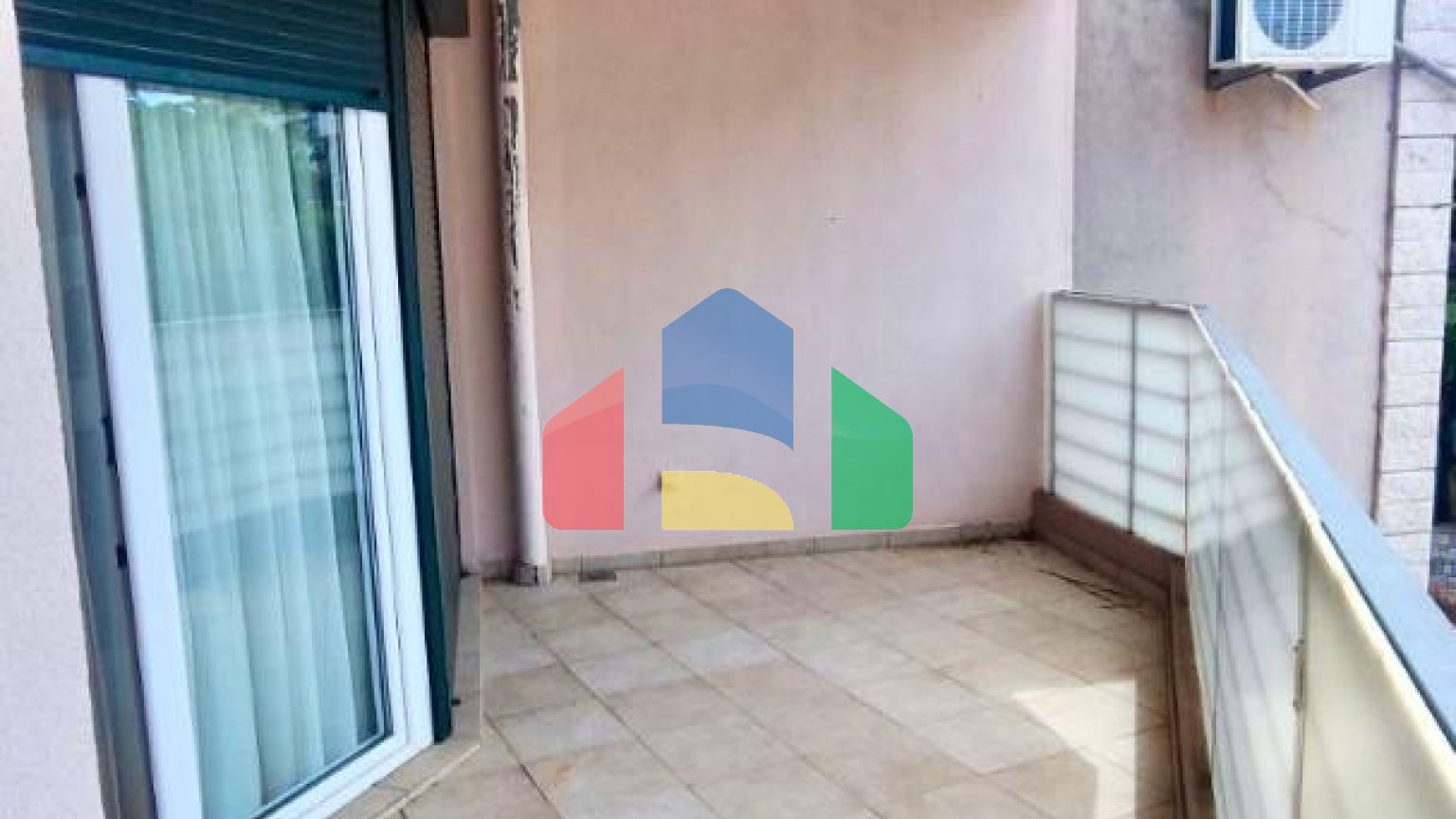 Просторная квартира с 2 спальнями в Петроваце не далеко от пляжа