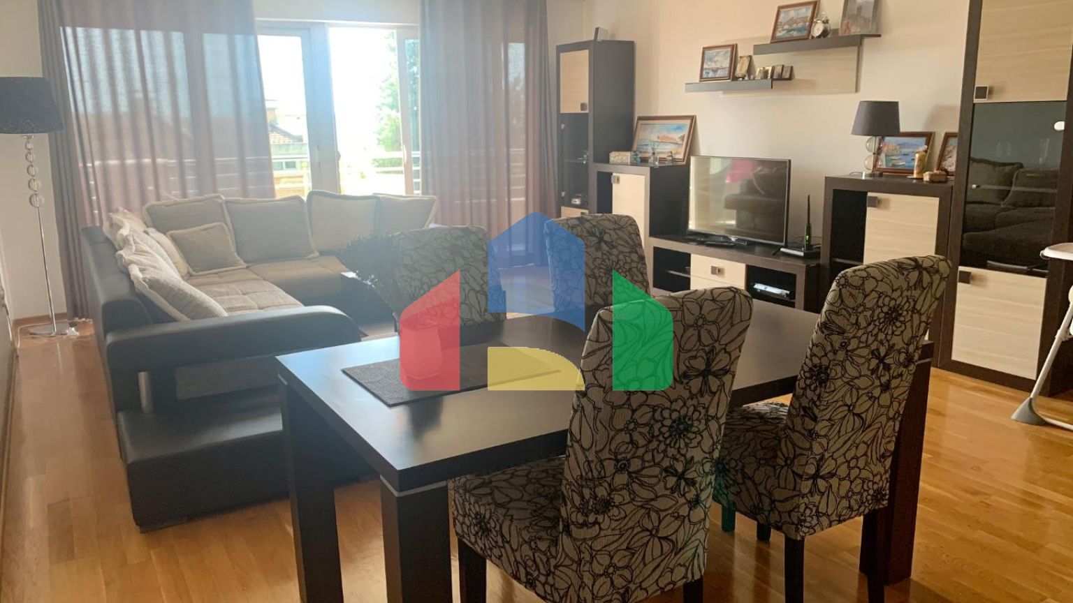 Просторная квартира с двумя спальнями в комплексе 