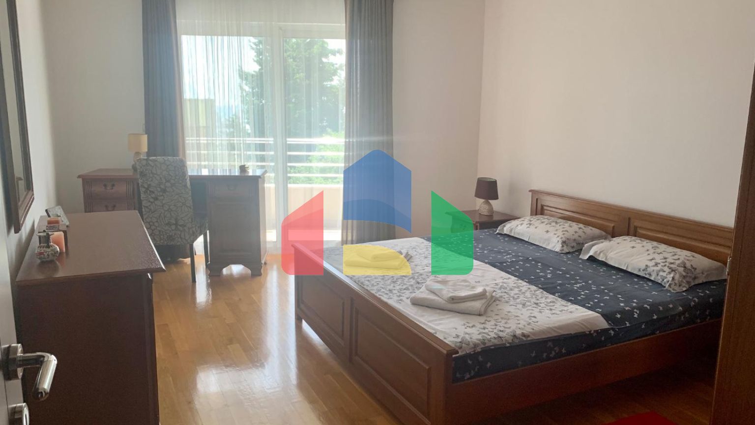 Просторная квартира с двумя спальнями в комплексе 