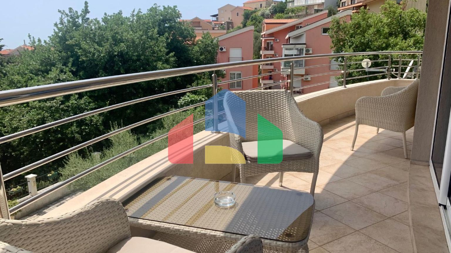 Просторная квартира с двумя спальнями в комплексе 