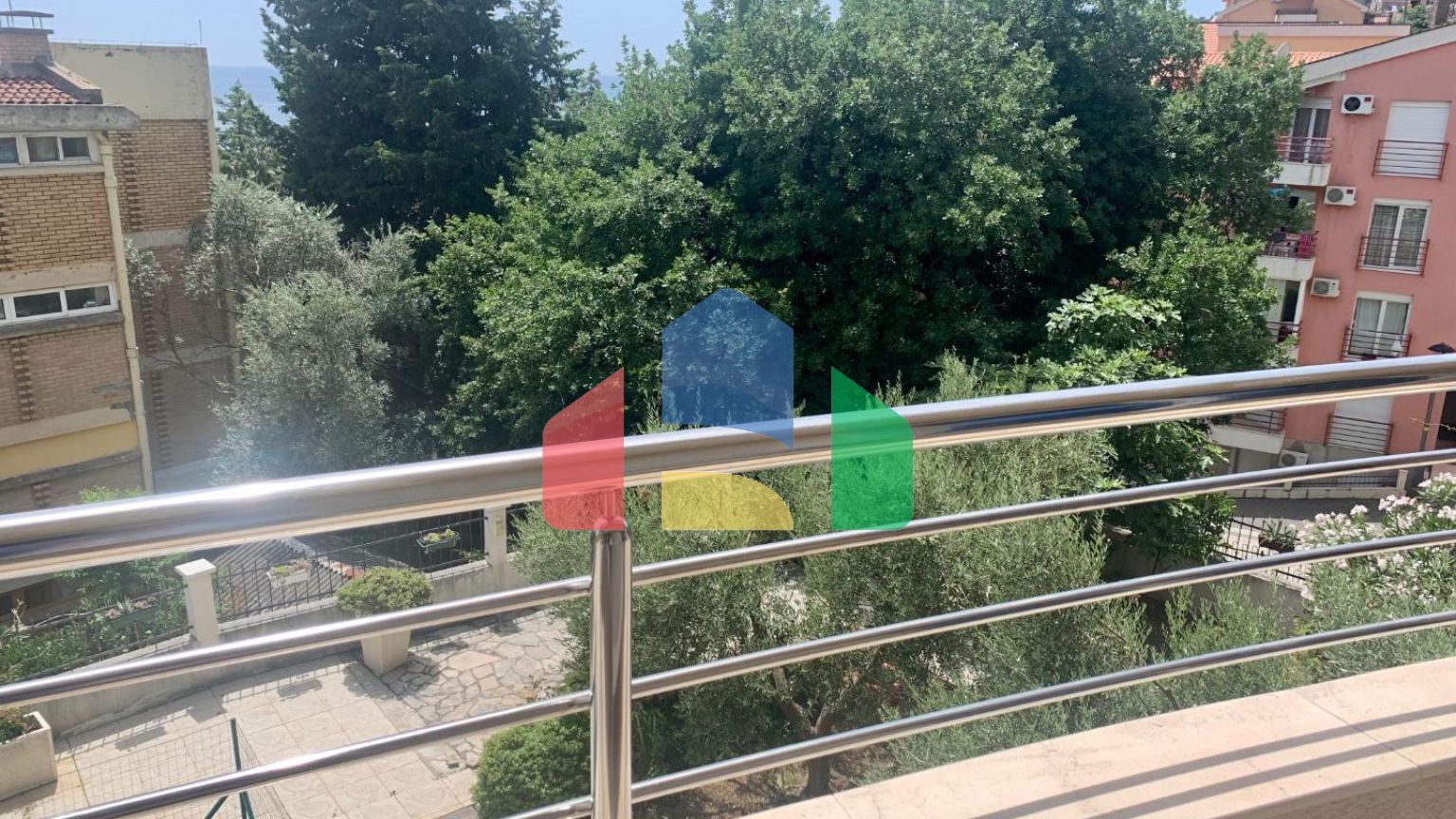 Просторная квартира с двумя спальнями в комплексе 