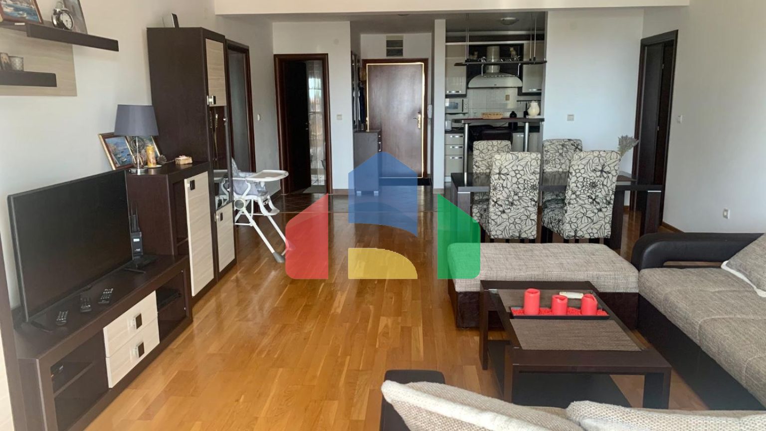 Просторная квартира с двумя спальнями в комплексе 