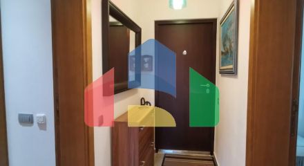 Предлагается к продаже квартира с видом на море в Петроваце.