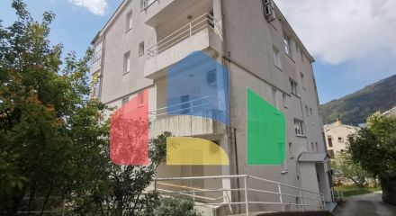 Предлагается к продаже квартира с видом на море в Петроваце.