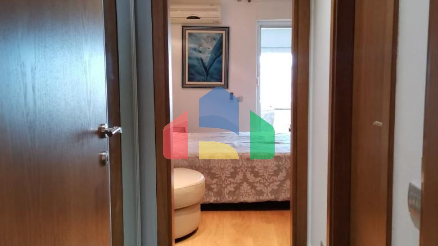 Предлагается к продаже квартира с видом на море в Петроваце.