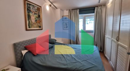 Предлагается к продаже квартира с видом на море в Петроваце.