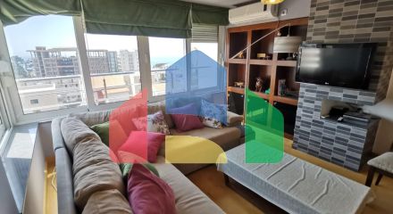 Предлагается к продаже квартира с видом на море в Петроваце.