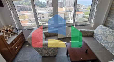 Предлагается к продаже квартира с видом на море в Петроваце.